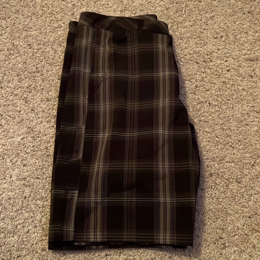 Men’s golf shorts